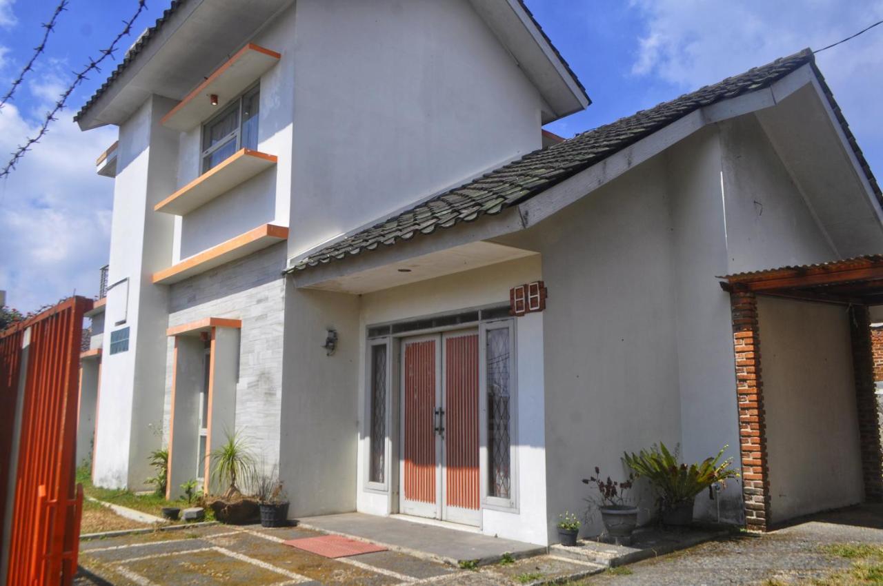 Dallil Putra Villa Lembang Dış mekan fotoğraf